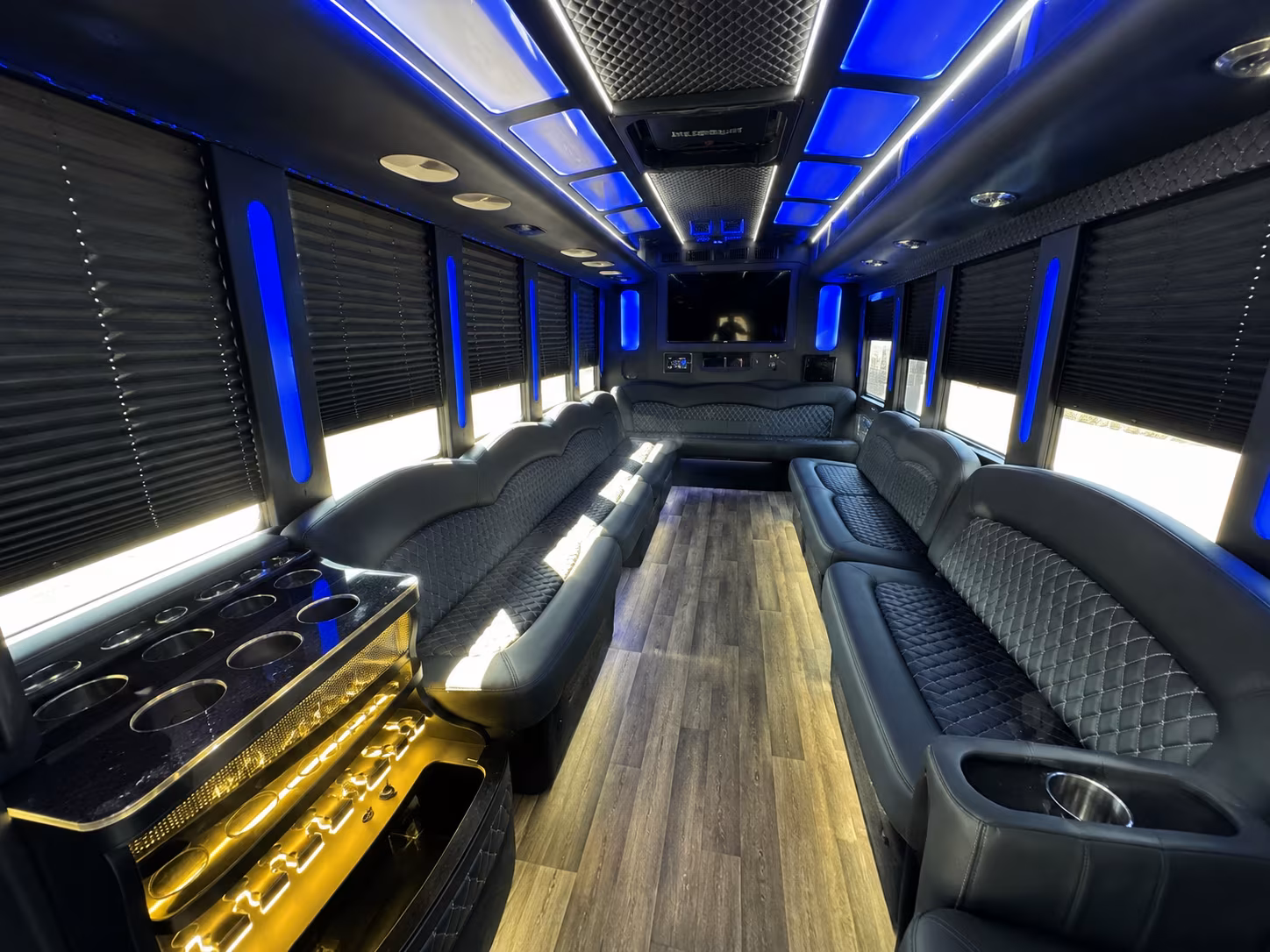 why rent using yumaminibuscompany com
