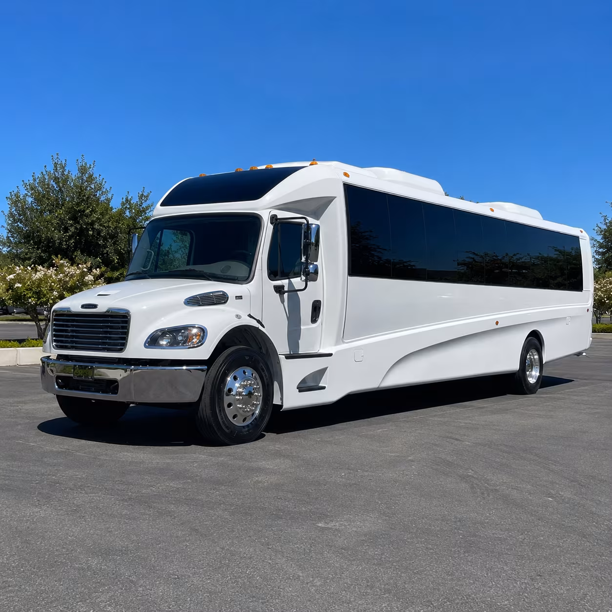 yuma 28 passenger minibus
